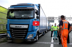 vrachtwagenchauffeur gestoken video